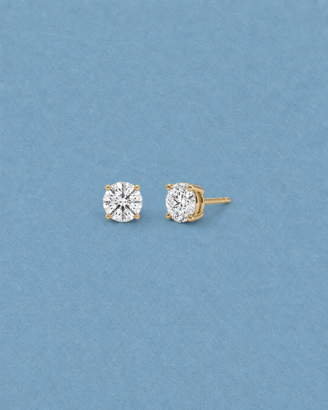 Round Stud Earrings in Yellow Gold