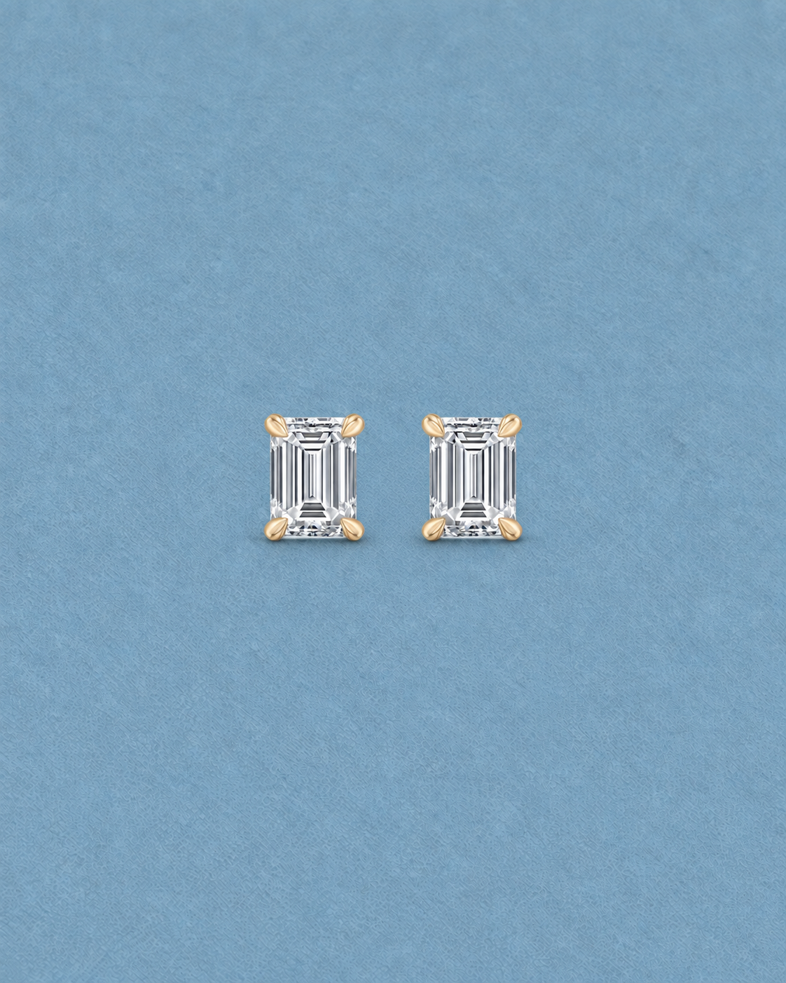 Emerald Stud Earrings in Yellow Gold